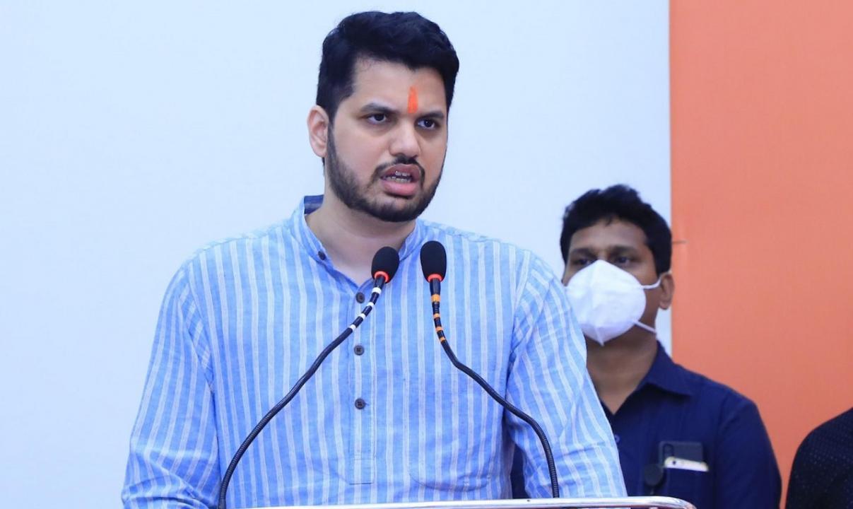 Maharashtra govt orders probe into alleged job fraud involving Yuva Sena leader